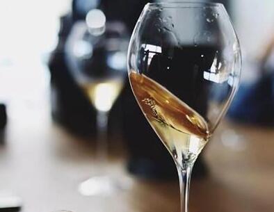 2021年香槟酒全球出货量达到3.22亿瓶